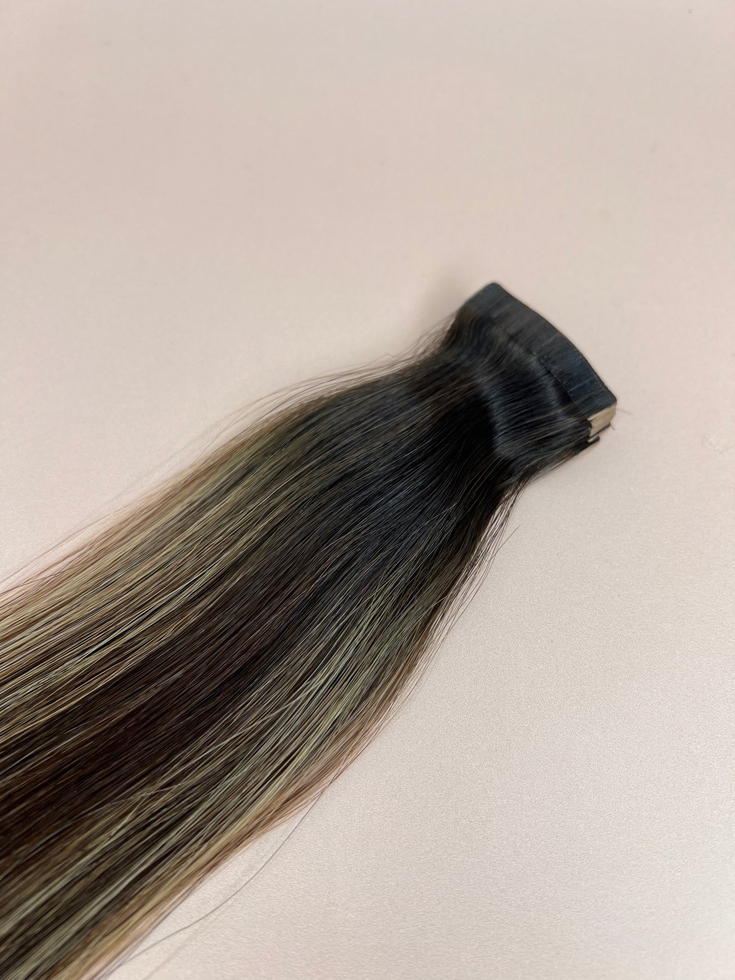 R6 4c/6c/22c Rooted Toasted Highlights 24” Tape Hair Extensions - Ladylux