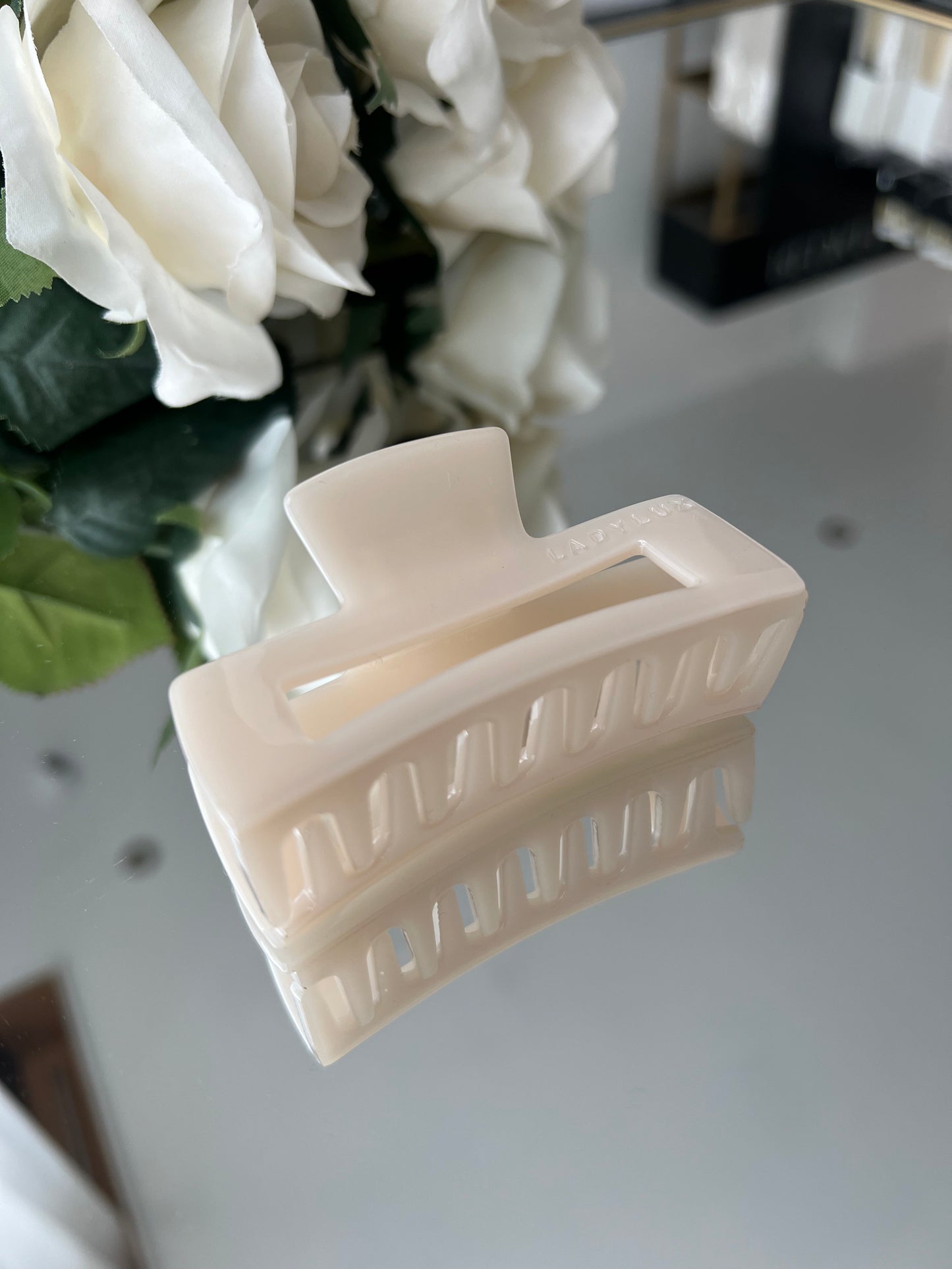 2024 Summer Claw Clip Shade - Vanilla Blush 🍦 🍨 ✨ - Ladylux